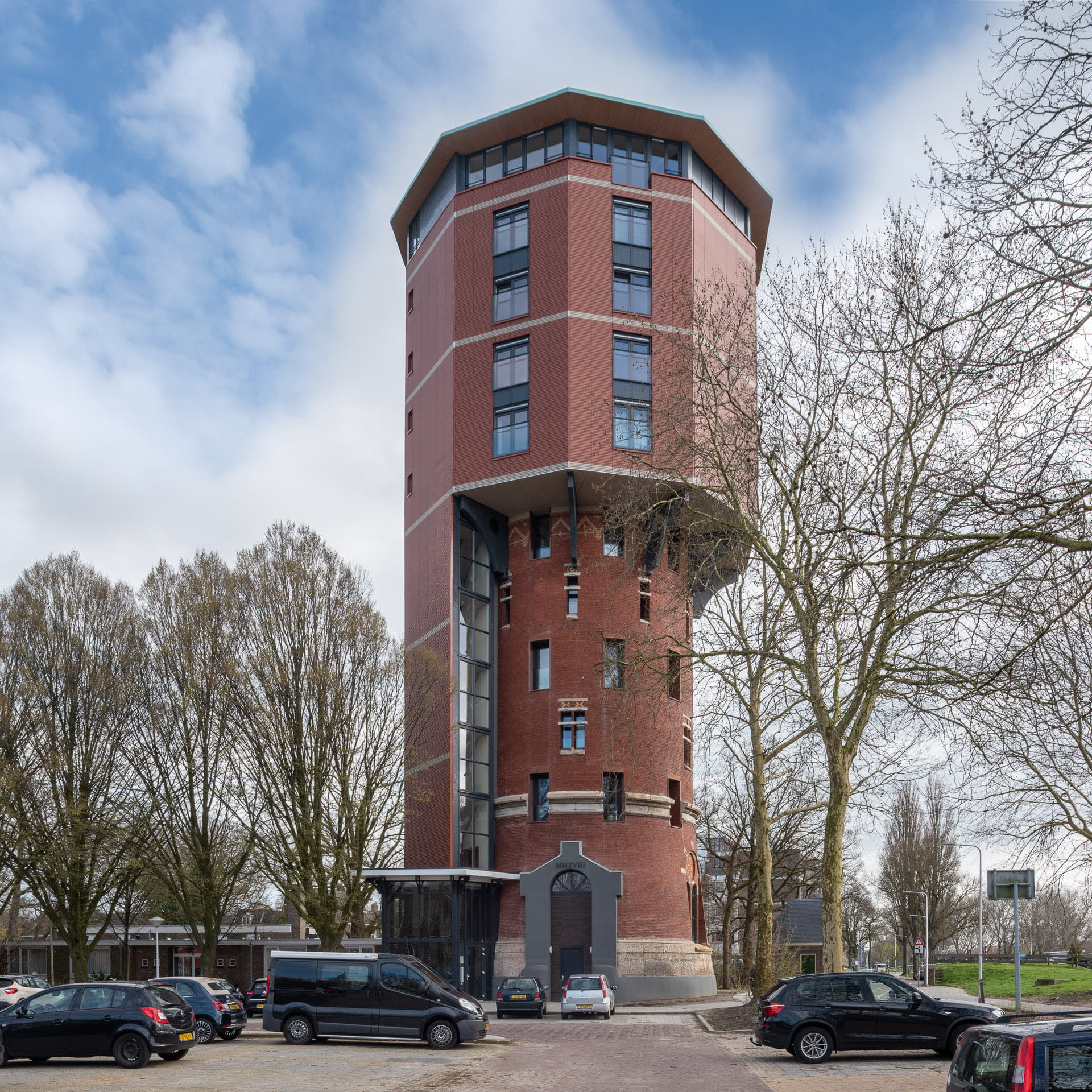 Watertoren Zwolle waar het oude in het nieuwe gedeelte overloopt