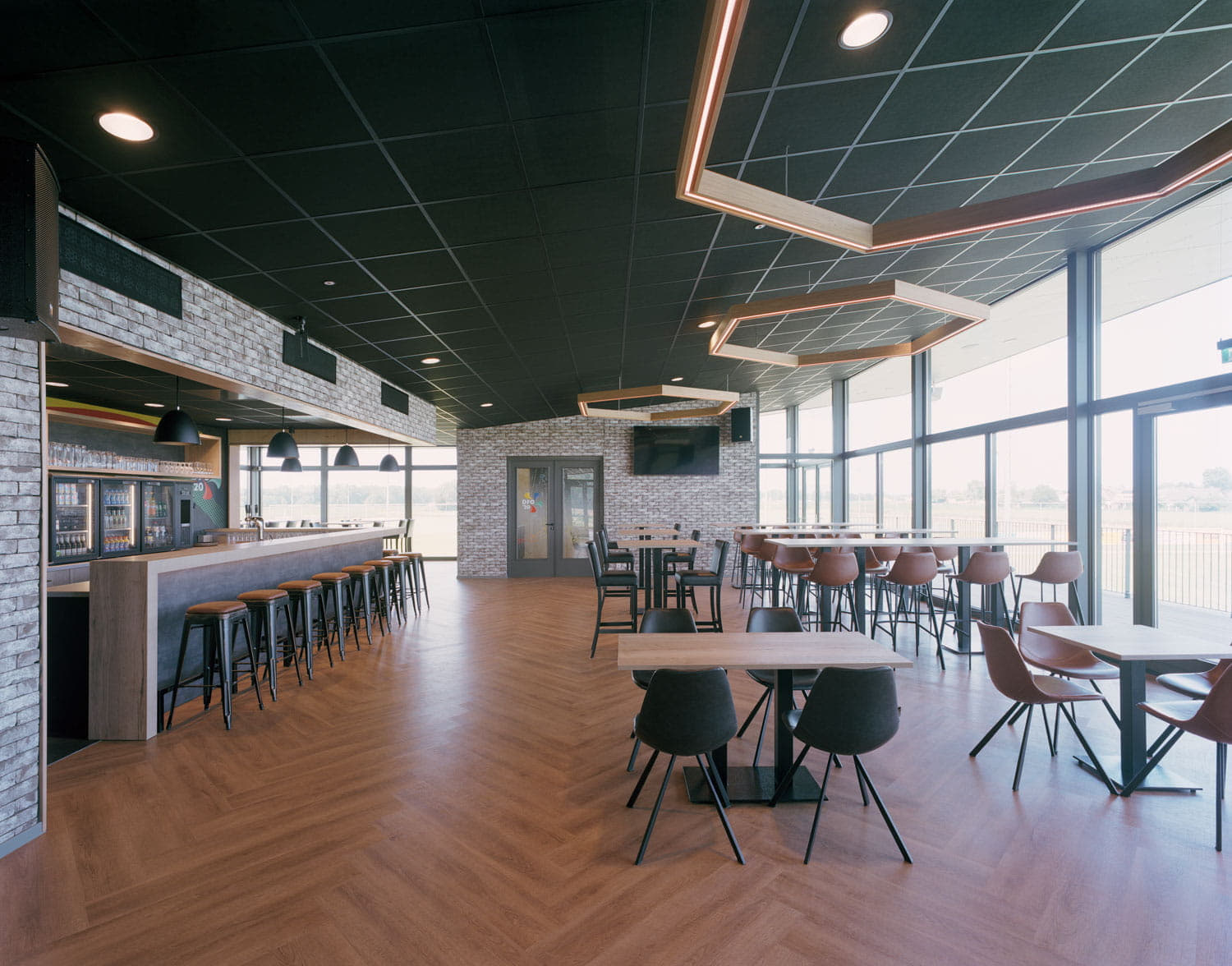 Sportkantine van voetbalclub in Leudal met circulaire gevel