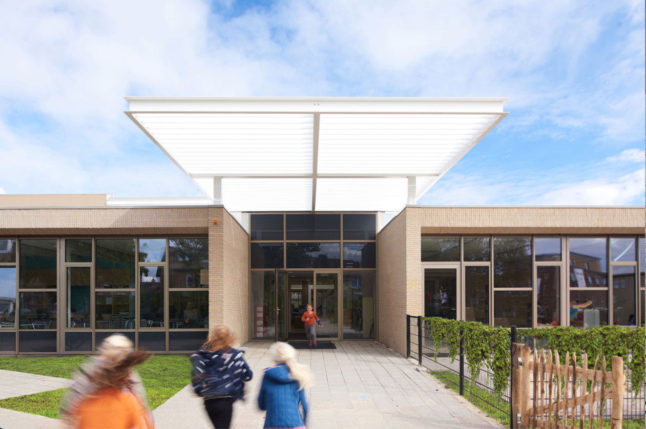 Smalle baksteen Entree renovatie basisschool Putten - Rob Moritz - 19 het atelier architecten